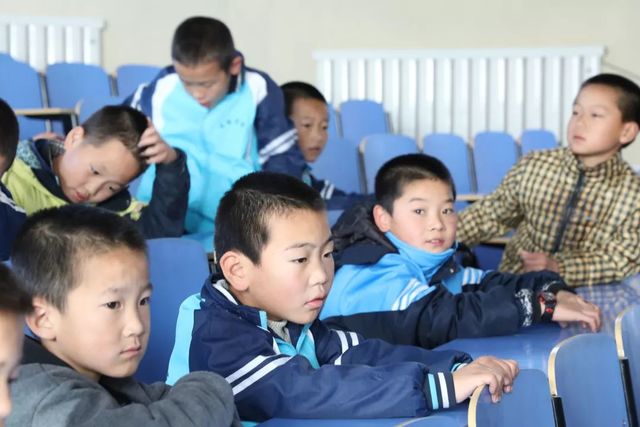 慰問(wèn)孤兒院 慰問(wèn)孤兒院